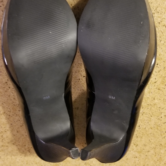 Black Guess heels - Picture 2 of 6